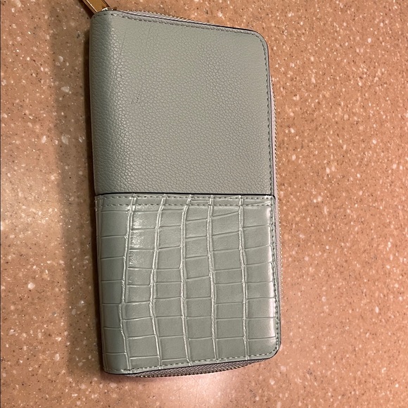 Victoria's Secret Palm Green Croc Wallet - Picture 5 of 7